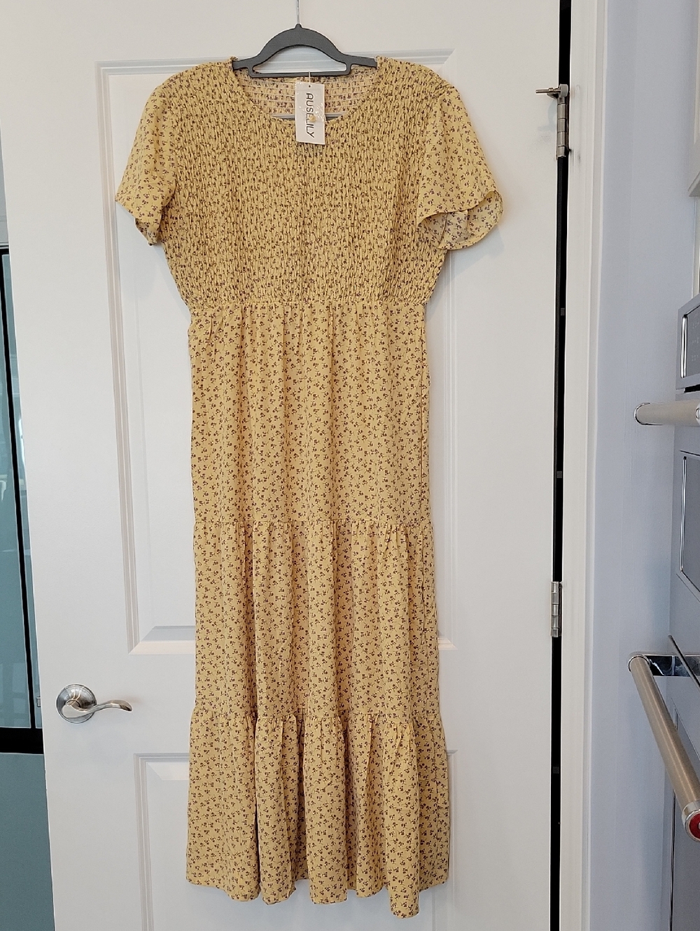 Auselily Women's Shortsleeve Smocked Floral Boho Flowy Maxi Dress Medium NWT
